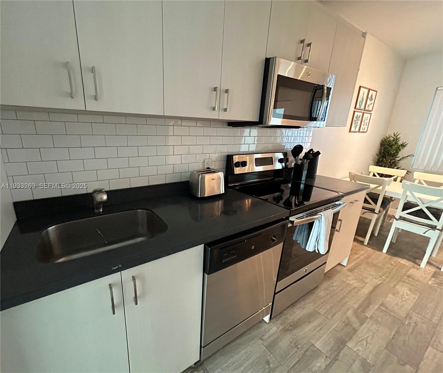 1035 EUCLID CONDO - Residential Lease