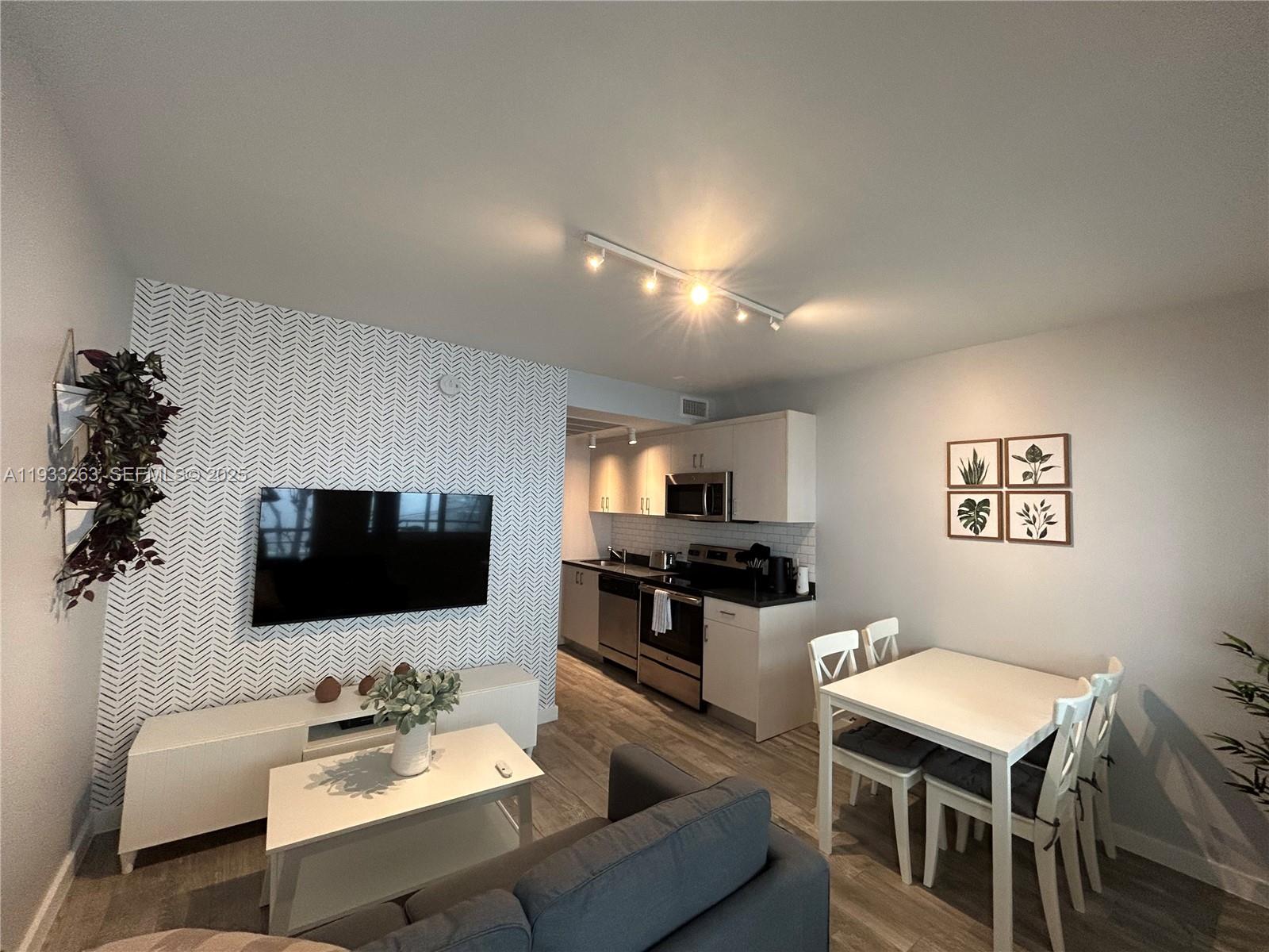 1035 EUCLID CONDO - Residential Lease