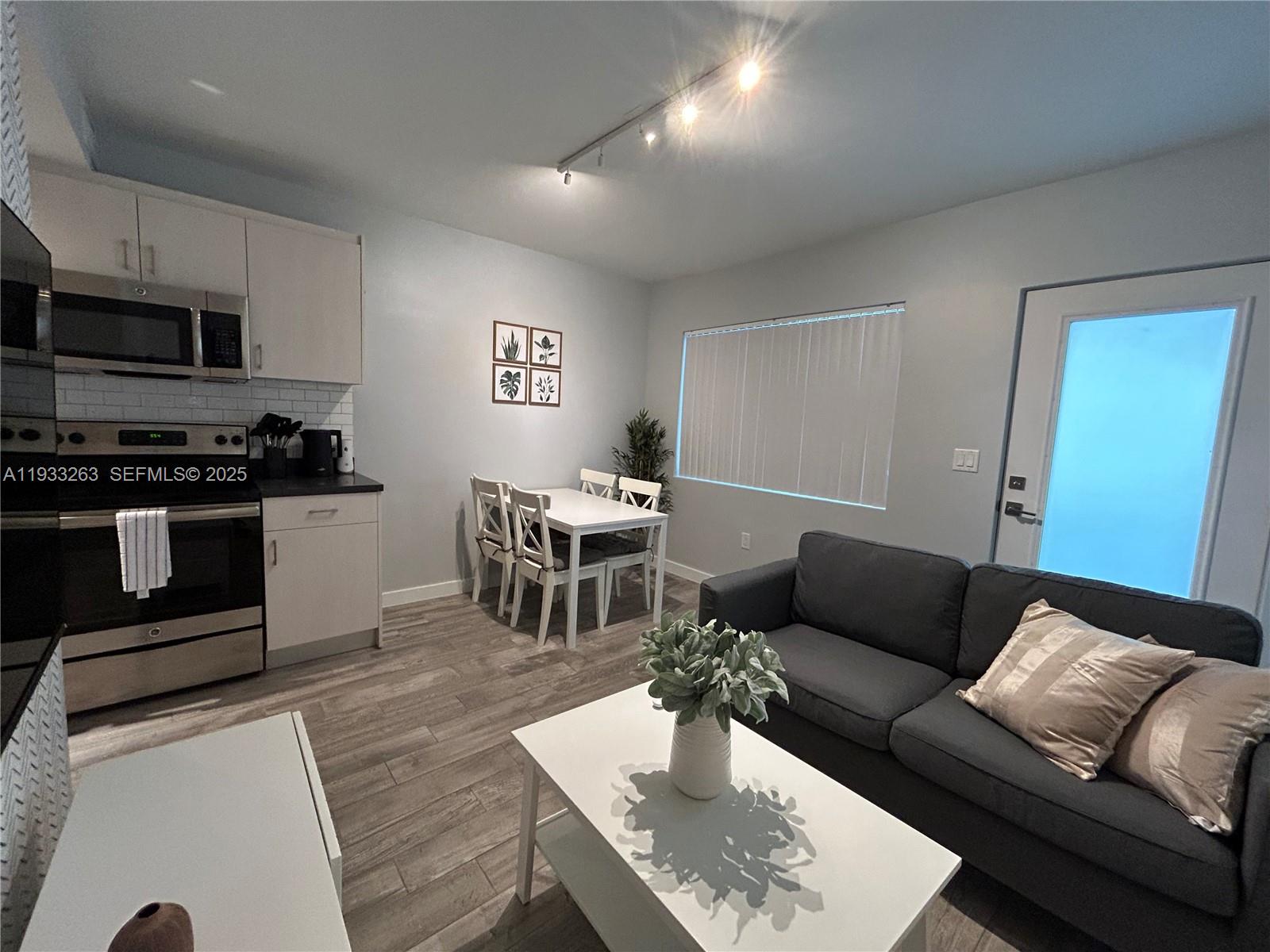 1035 EUCLID CONDO - Residential Lease