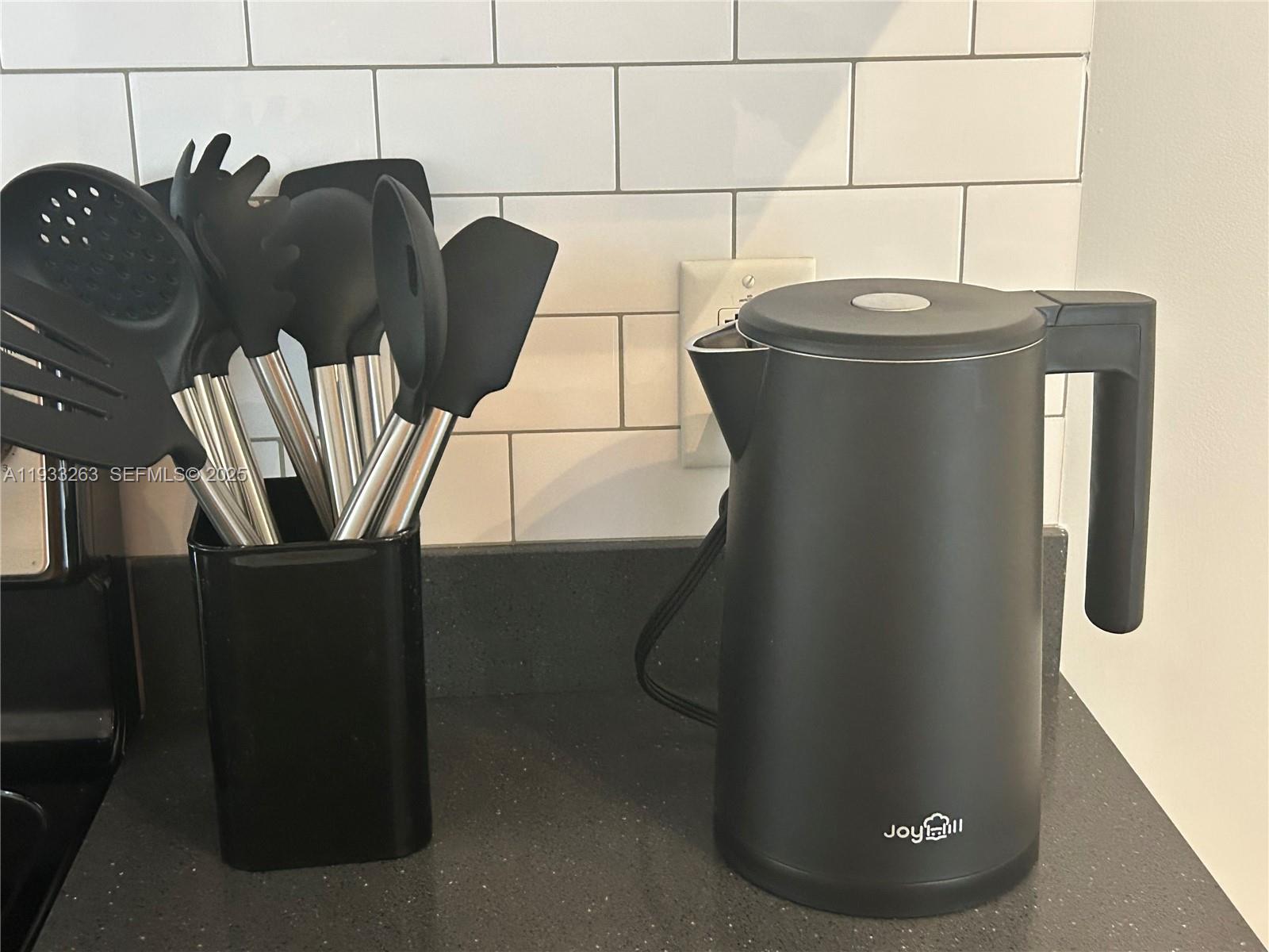 1035 EUCLID CONDO - Residential Lease