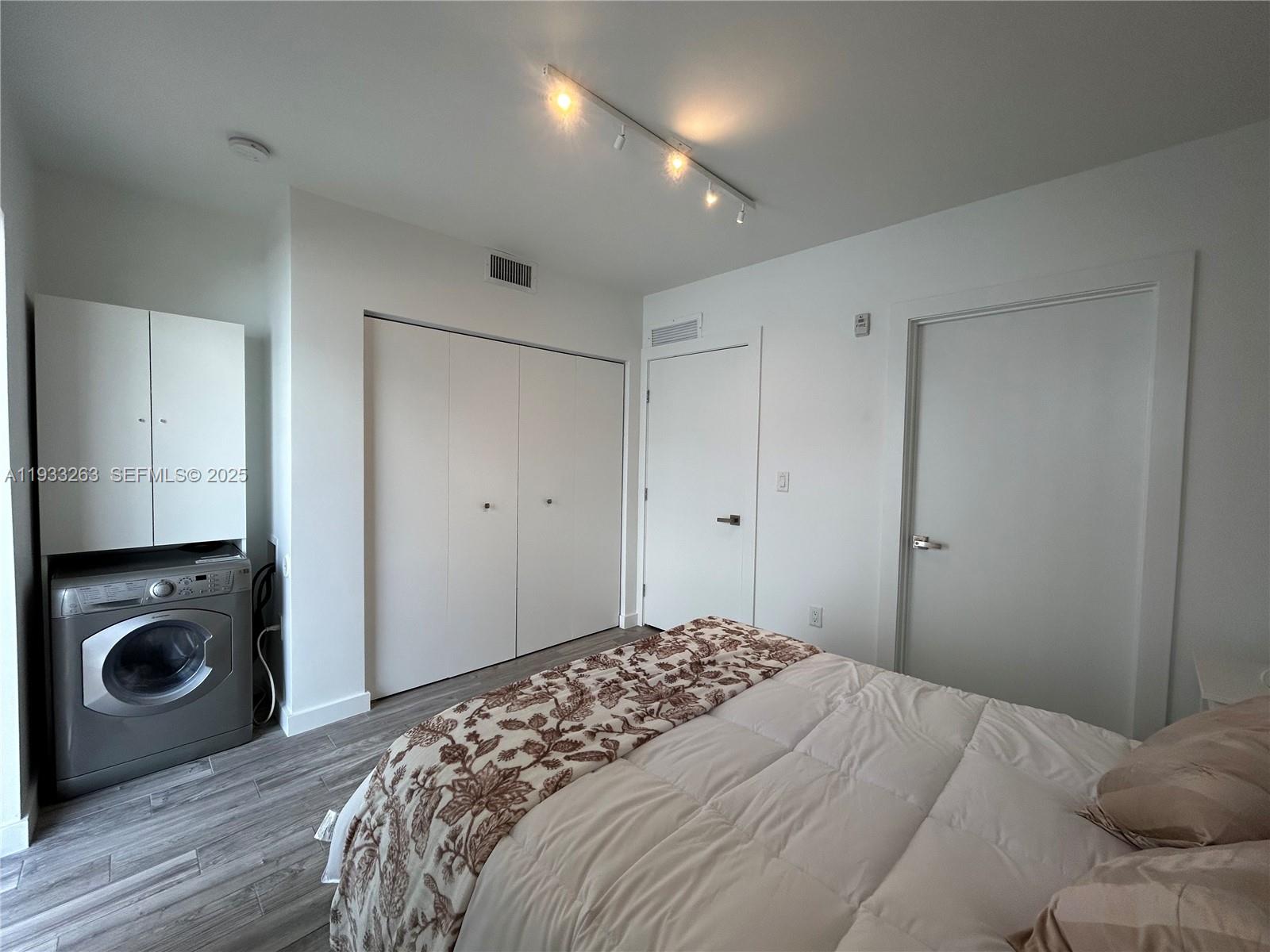 1035 EUCLID CONDO - Residential Lease