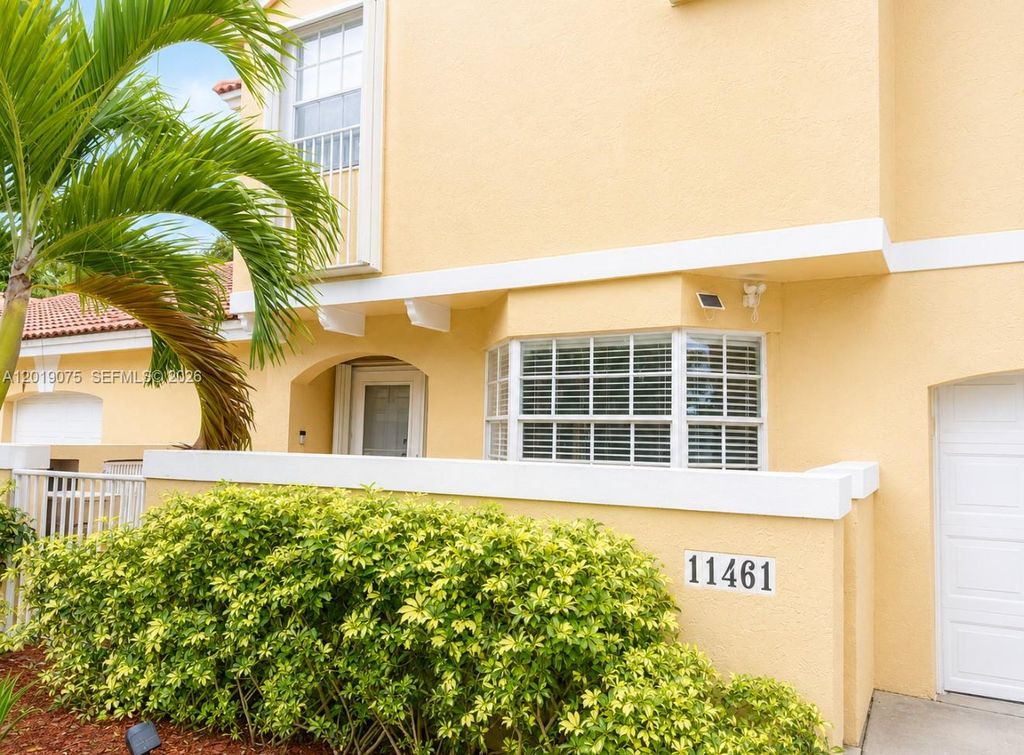 Photo of 11461 Lakeview Dr #8A, Coral Springs, FL 33071 (MLS # A12019075)