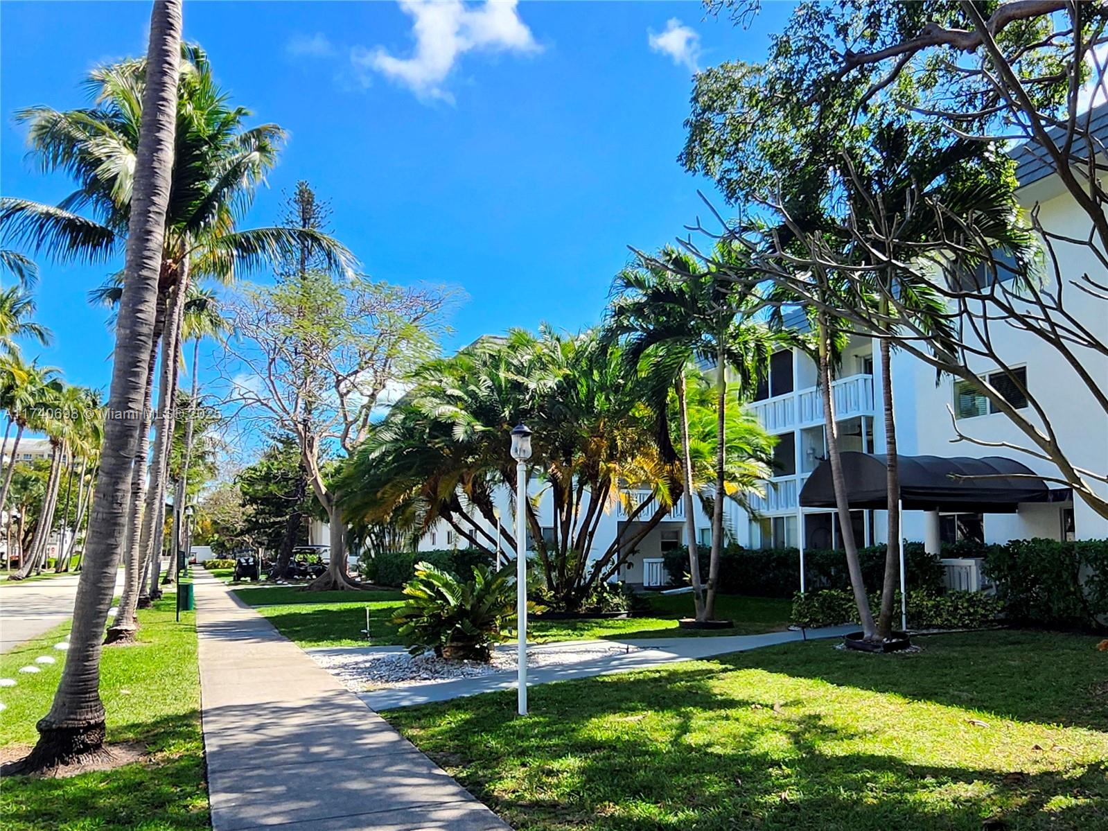 200 Galen Dr 303, Key Biscayne, Miami-Dade County, Florida - 1 Bedrooms  
2 Bathrooms - 