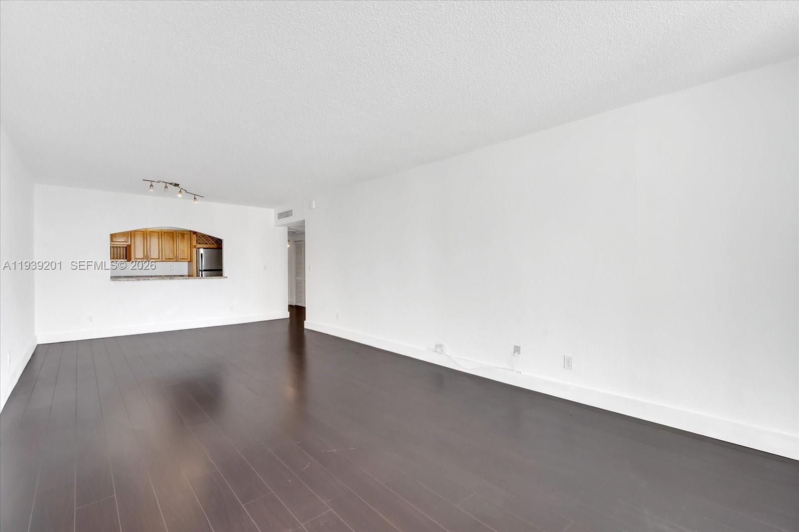 19390 Collins AV 1211