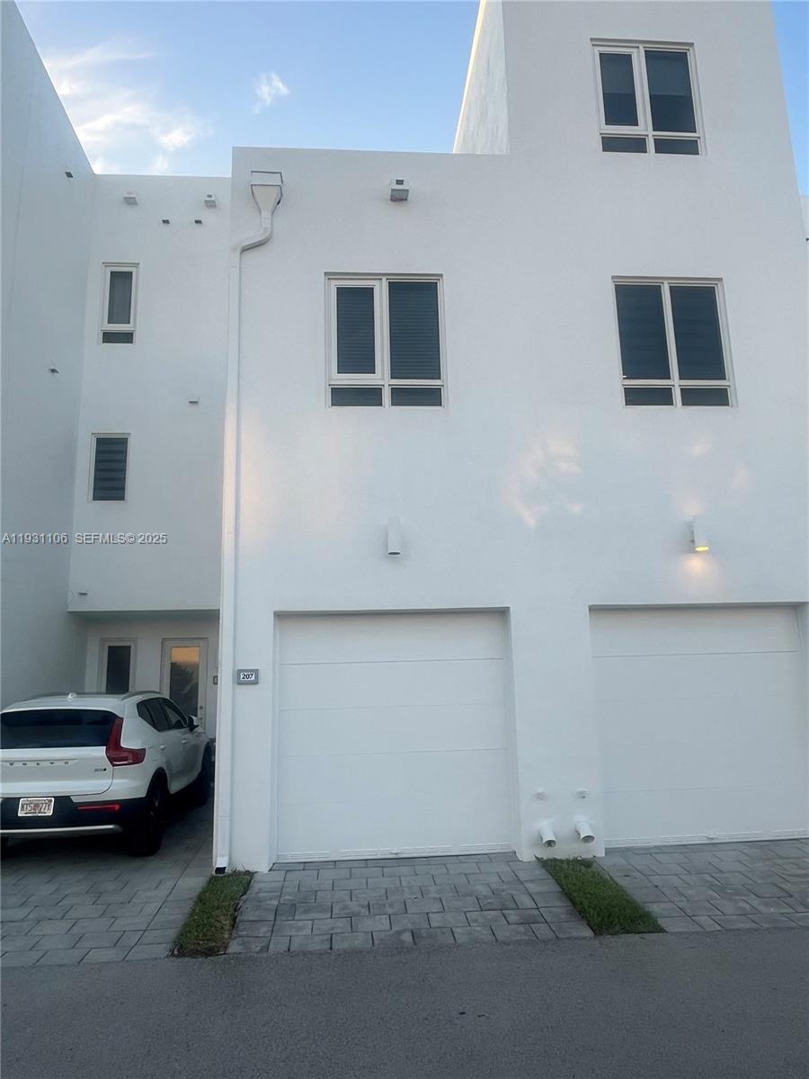 LANDMARK AT DORAL - Residential Lease