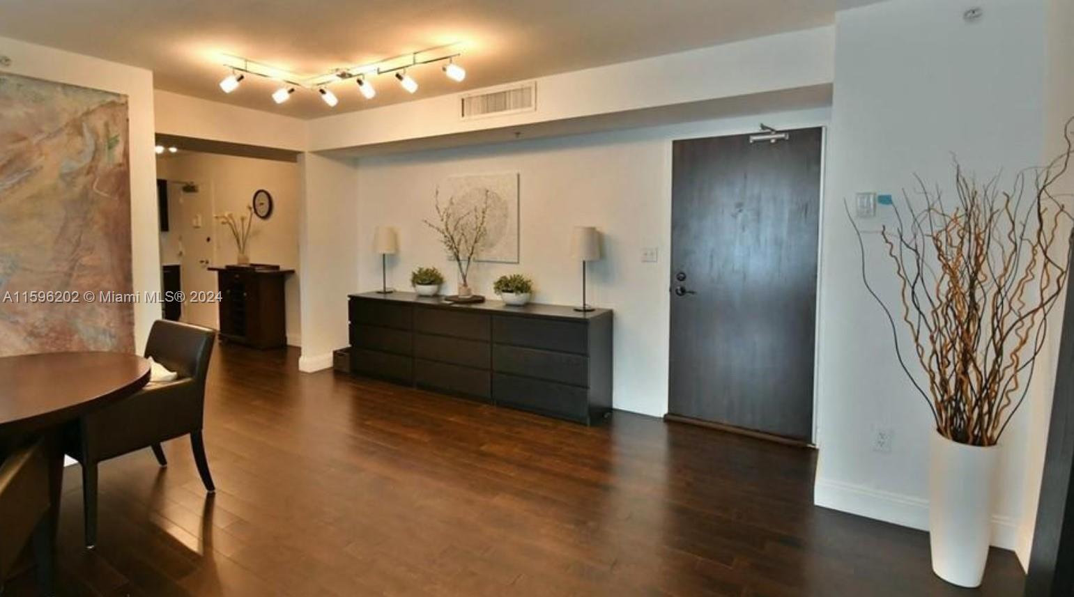 9195 Collins Ave 811
