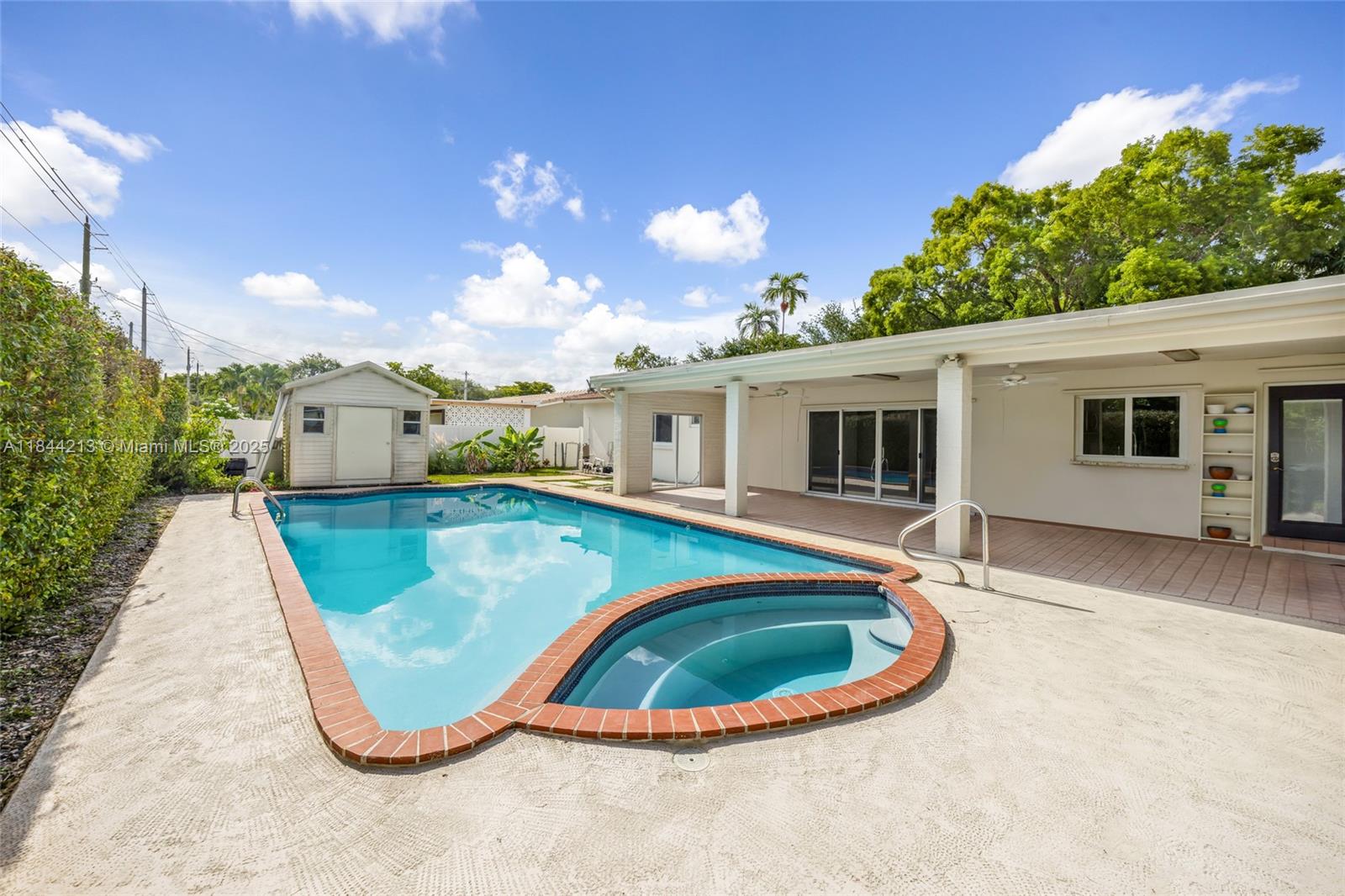 RINDONE ESTS - Residential