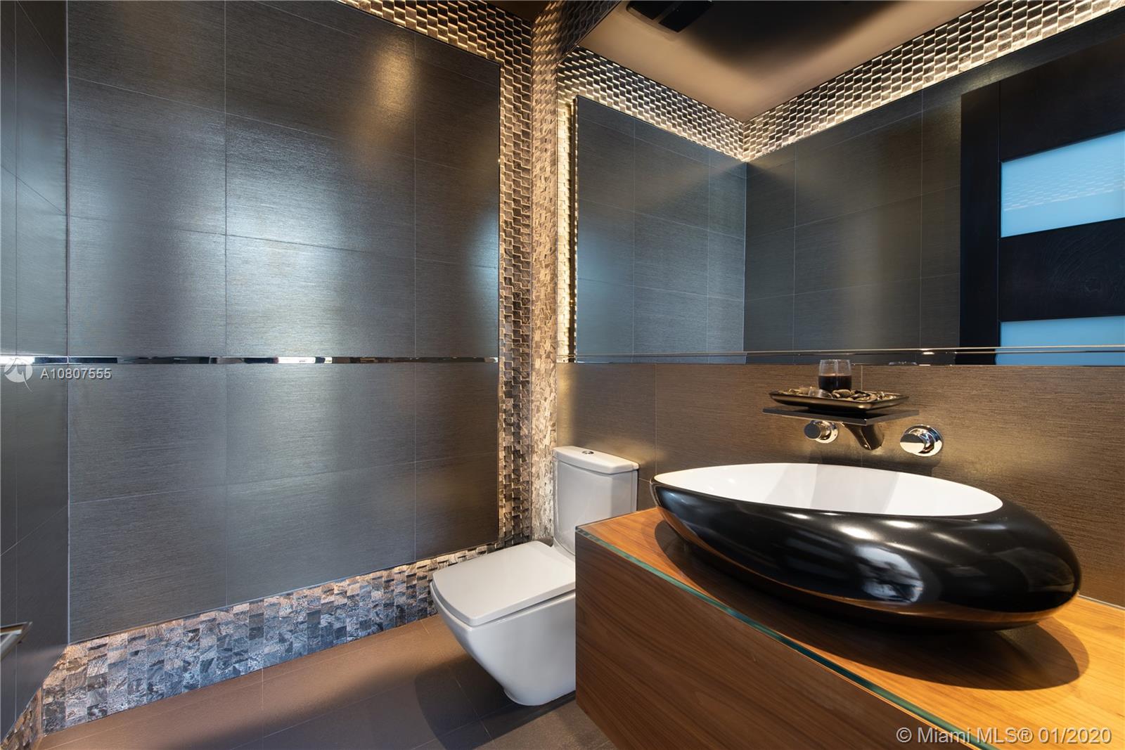 HOLLYWOOD GOLF ESTATES SE - Residential