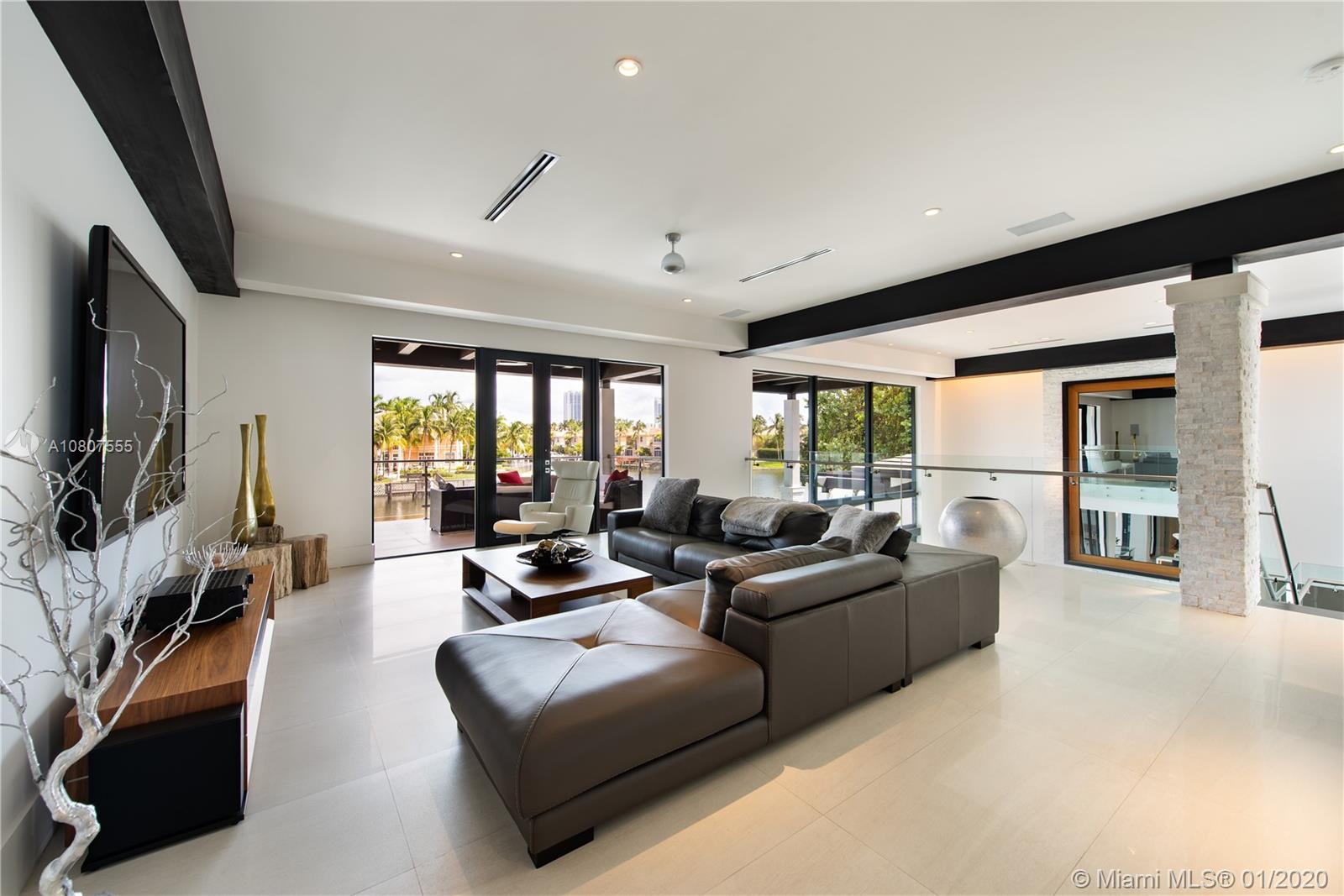 HOLLYWOOD GOLF ESTATES SE - Residential