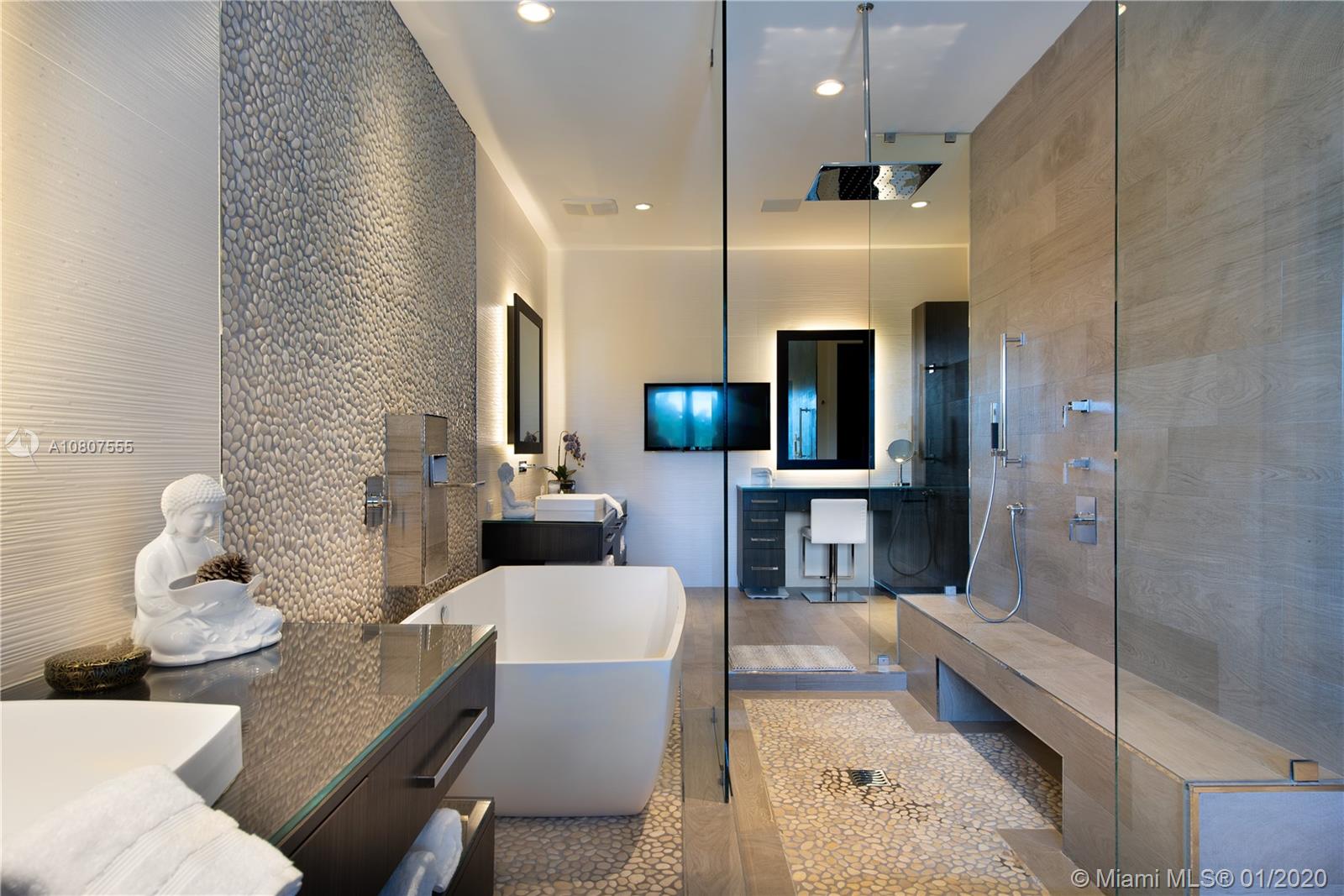 HOLLYWOOD GOLF ESTATES SE - Residential