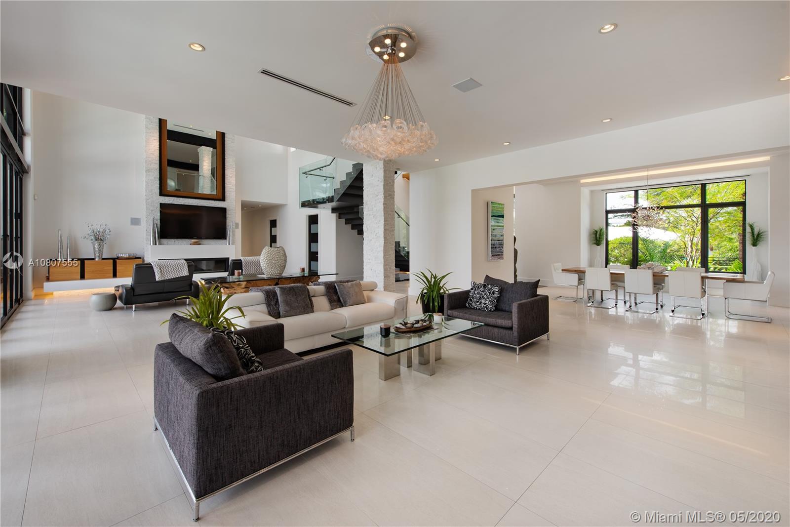 HOLLYWOOD GOLF ESTATES SE - Residential