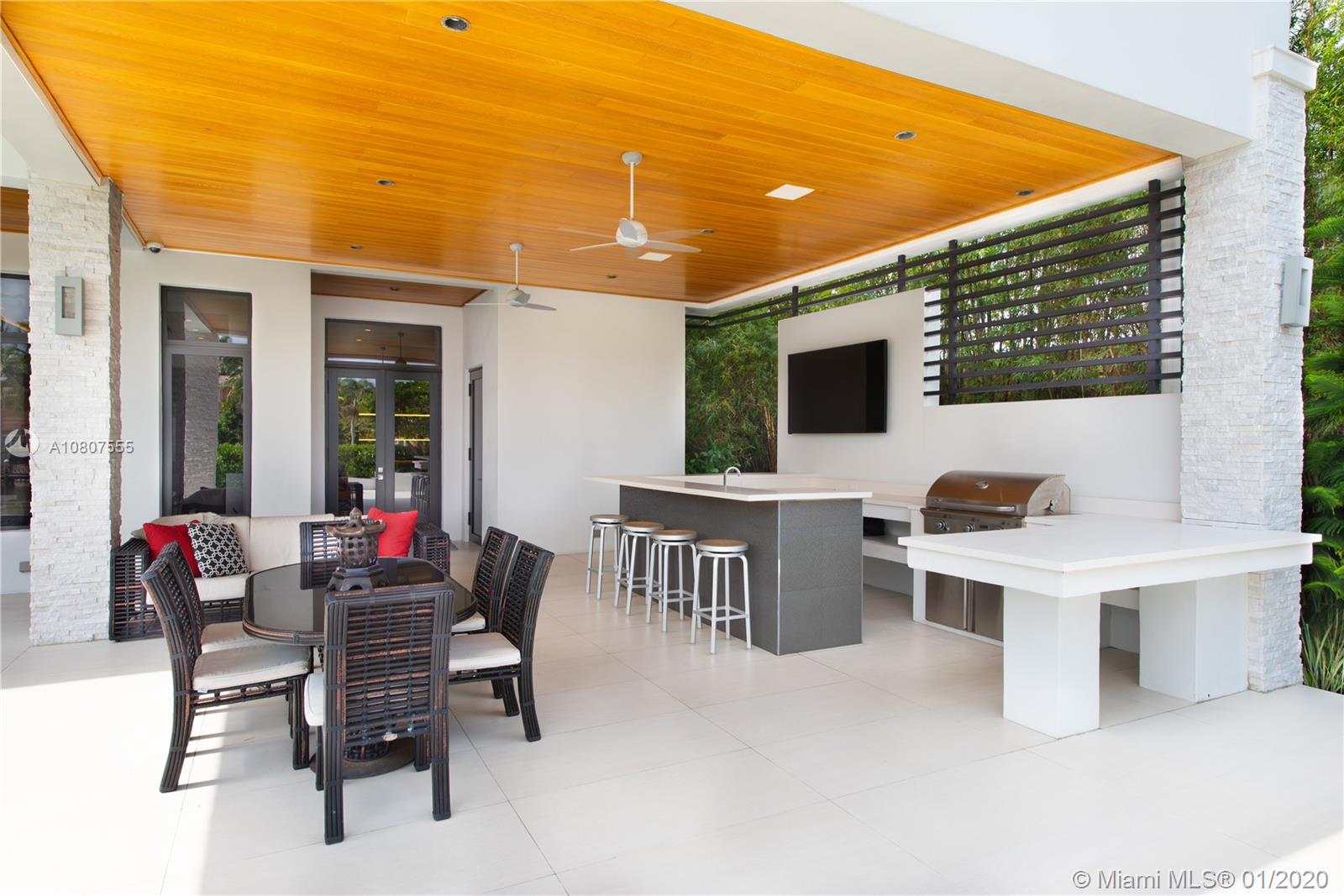 HOLLYWOOD GOLF ESTATES SE - Residential