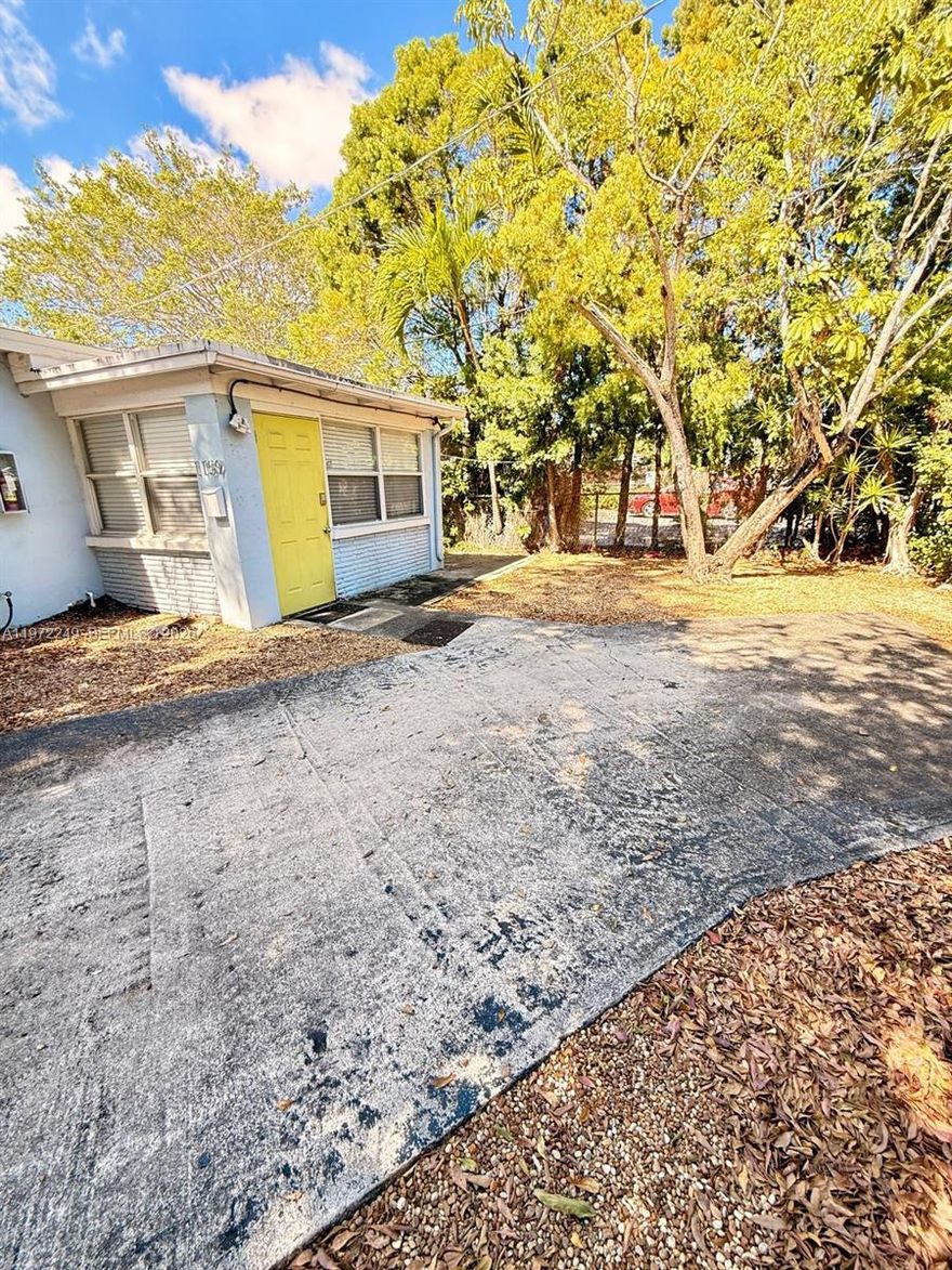 Available Immediately! Absolutely pristine, newly remodeled contemporary 2-bed/1-bath. New flooring, New kitchen, with range, microwave, dishwasher, fridge/freezer. Granite counters. Loads of windows for lots of light and
all window treatments to offer privacy. Private drive with parking for 2 vehicles. A large private garden provides
sanctuary and quiet. Steps from Wilton Drive. Washer/Dryer onsite.