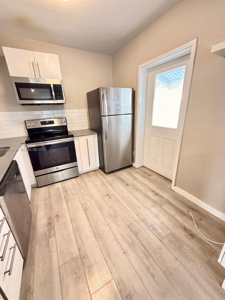 LAUDERDALE PARK 6-33 1/2 - Residential Lease