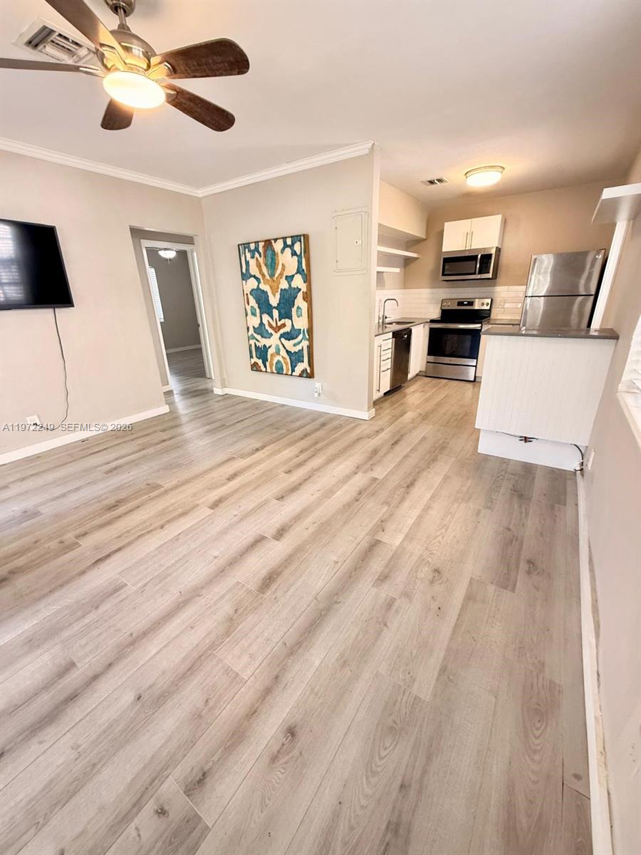 LAUDERDALE PARK 6-33 1/2 - Residential Lease