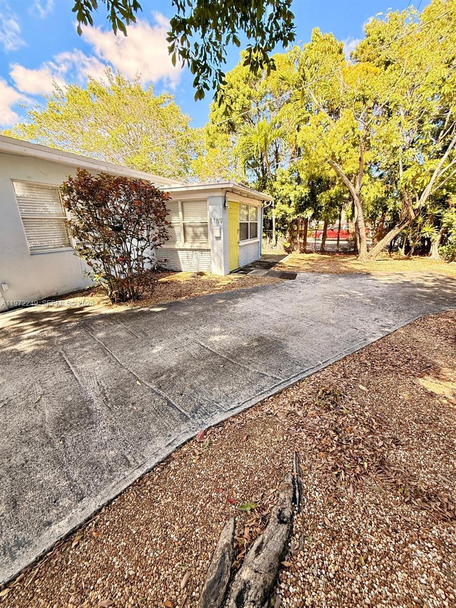 LAUDERDALE PARK 6-33 1/2 - Residential Lease