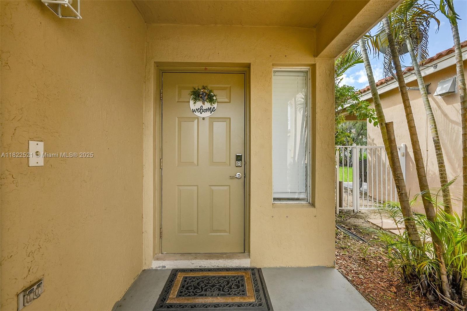 1347 Plumosa Way, Weston, FL, 33327/$675,000 2 1347 Plumosa Way