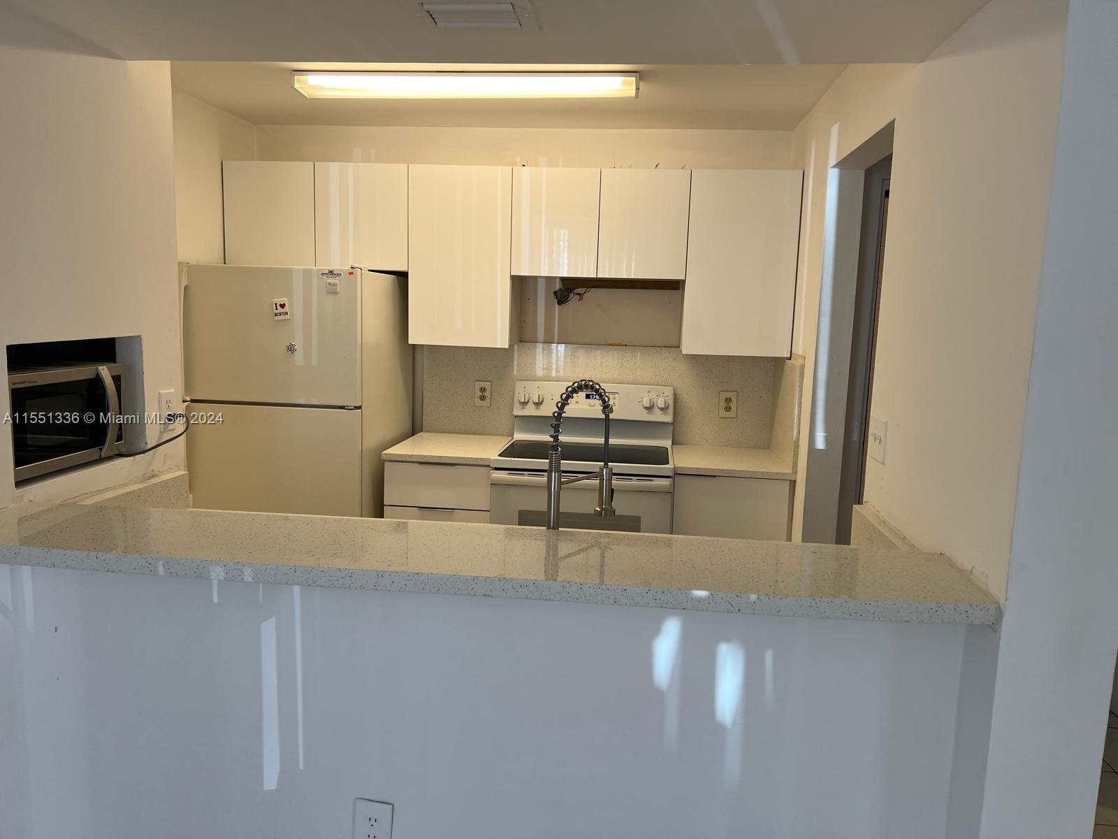 LAS BRISAS@ COUNTRY CLUB - Residential Lease
