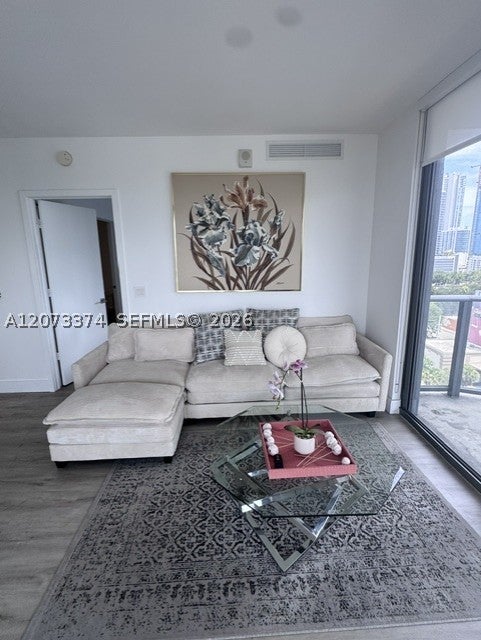 121 NE 34th St 1001