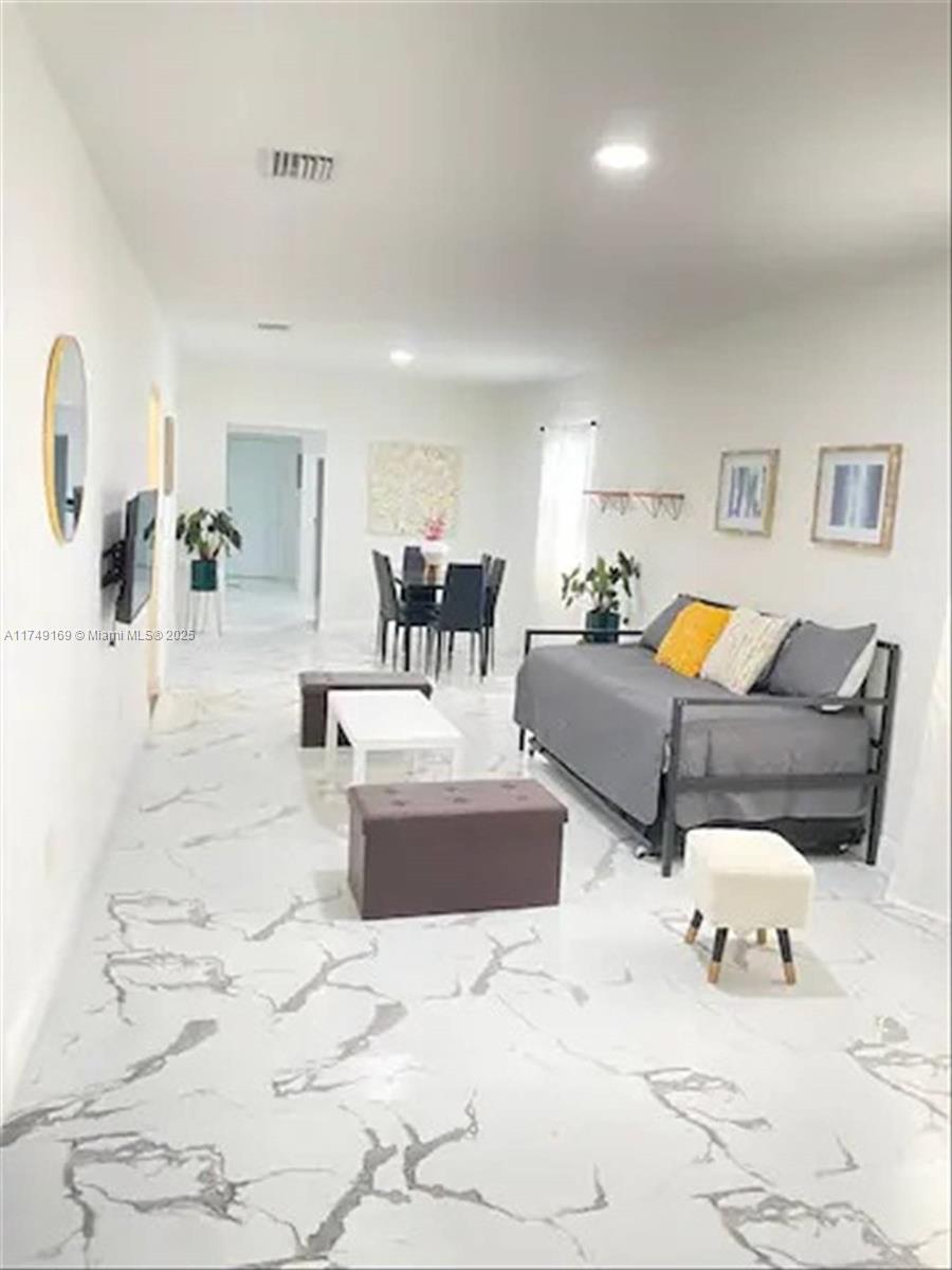 NORTH LIBERTY CITY - Residential Lease