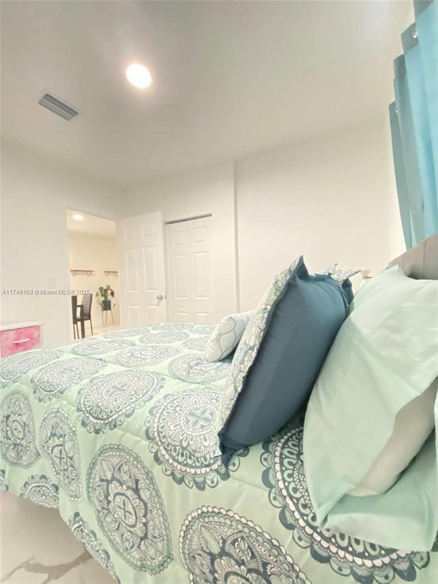 NORTH LIBERTY CITY - Residential Lease