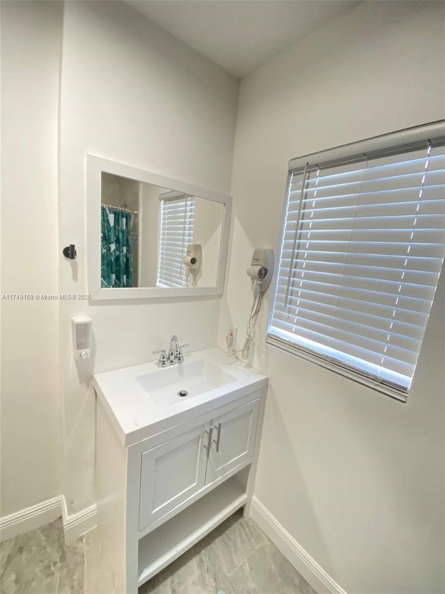 NORTH LIBERTY CITY - Residential Lease
