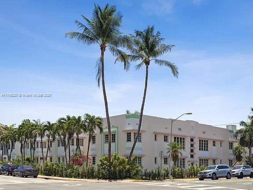 GREAT OPPORTUNITY, motivated seller. Cash only!!!, must see! Discover a very charming Art Deco South Beach 1 bedroom apartment for sale. Ideally located right behind Espanola way, 2 blocks away from Lincoln road and from The Beach. Very bright with lots of lights (located on the 2nd floor). Large main room and bedroom, washing machine and dryer in the apartment, a + in South Beach. Very good investment and rentability with low HOA’s