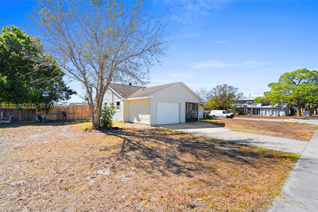 Photo of 1526 SE Port St Lucie Blvd, Port St Lucie, FL 34952 (MLS # A12030710)
