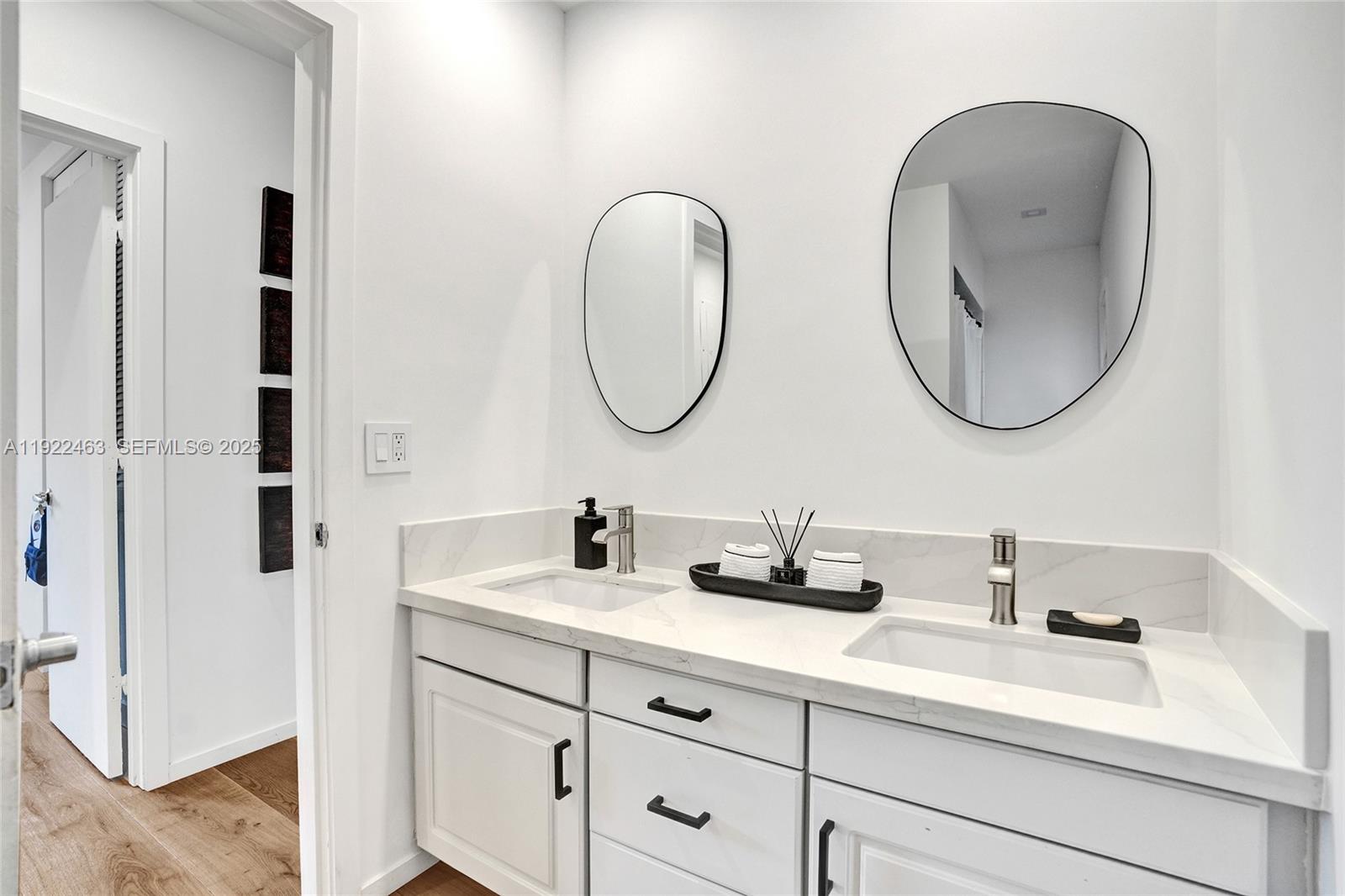 ROYAL PALM HARBOR 1ST ADD - Residential Lease