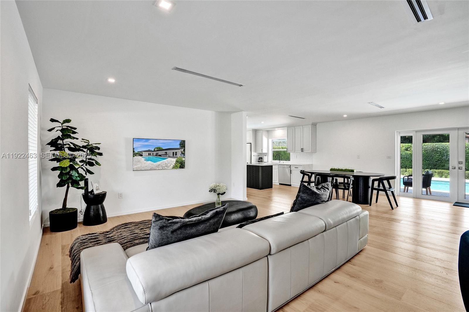 ROYAL PALM HARBOR 1ST ADD - Residential Lease