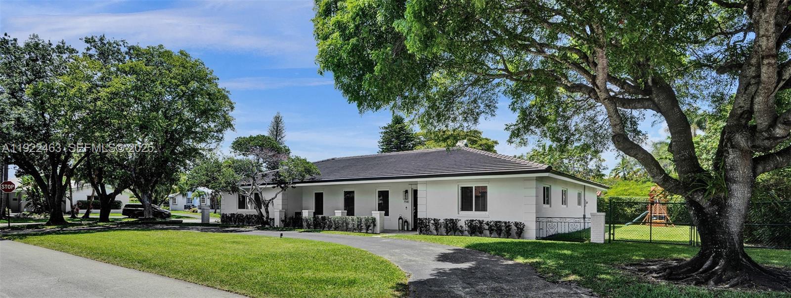 ROYAL PALM HARBOR 1ST ADD - Residential Lease