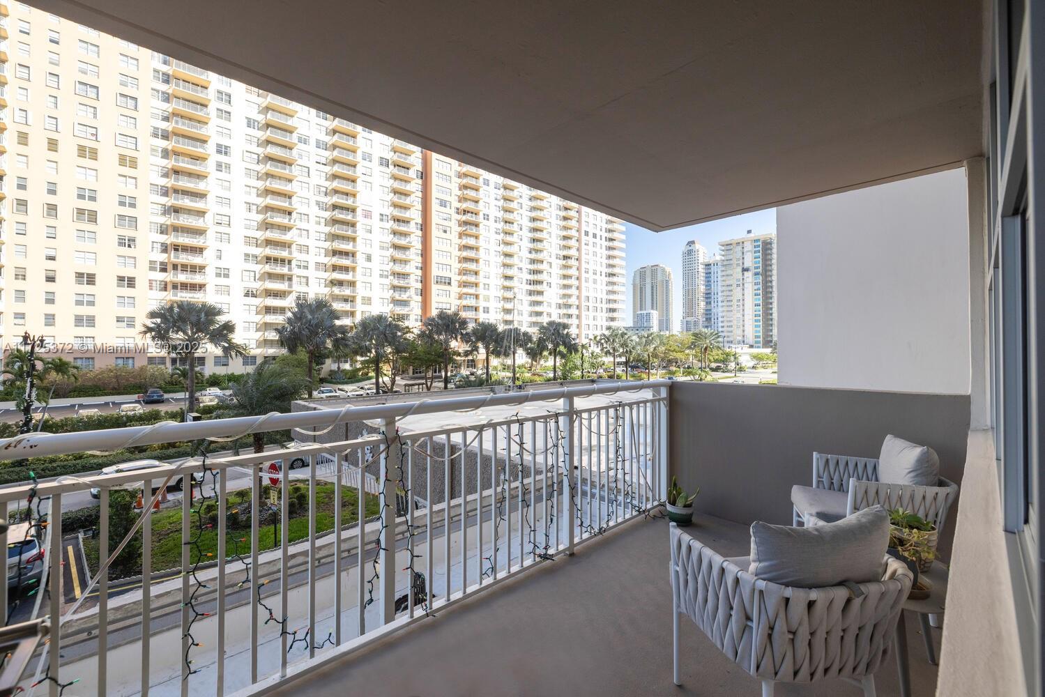 WINSTON TOWERS 100 CONDO - Residential