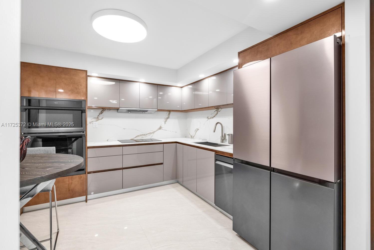 WINSTON TOWERS 100 CONDO - Residential
