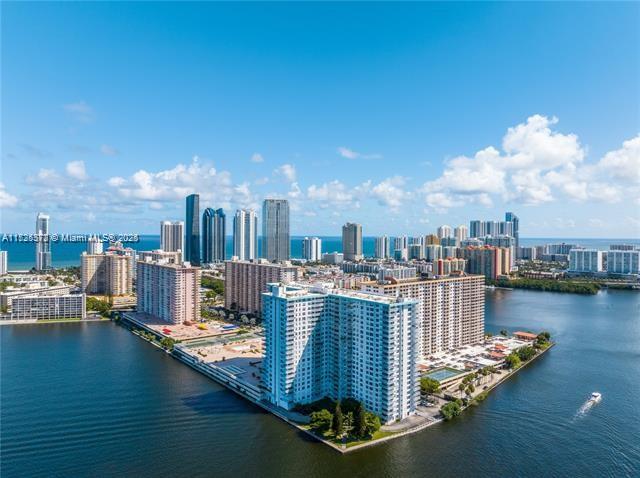WINSTON TOWERS 100 CONDO - Residential