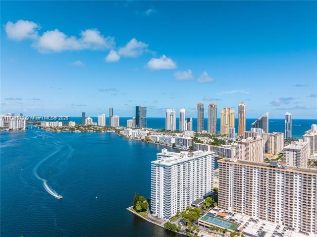 WINSTON TOWERS 100 CONDO - Residential