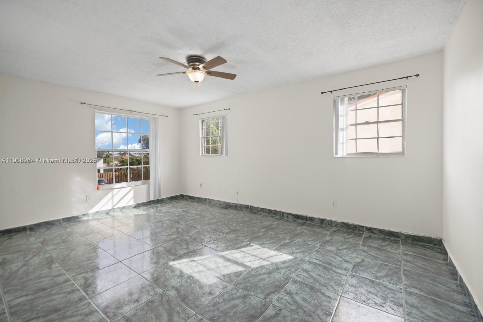 JUNIPER AT THE HAMMOCKS - Residential