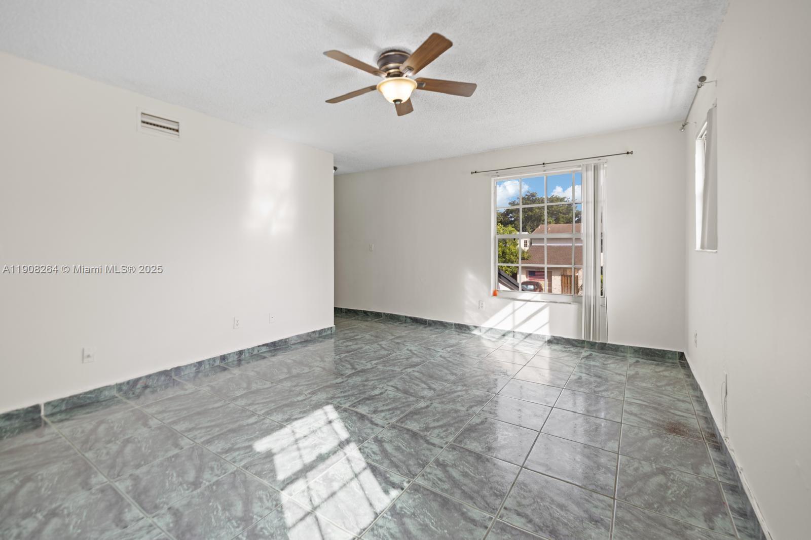 JUNIPER AT THE HAMMOCKS - Residential