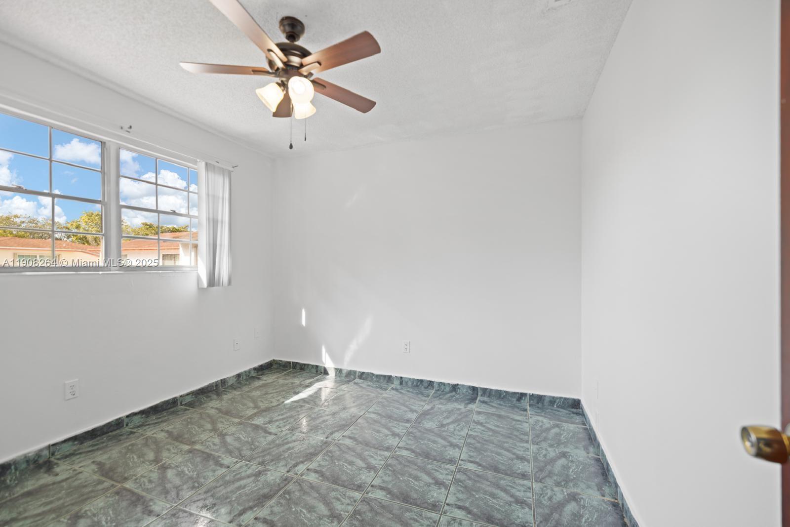 JUNIPER AT THE HAMMOCKS - Residential