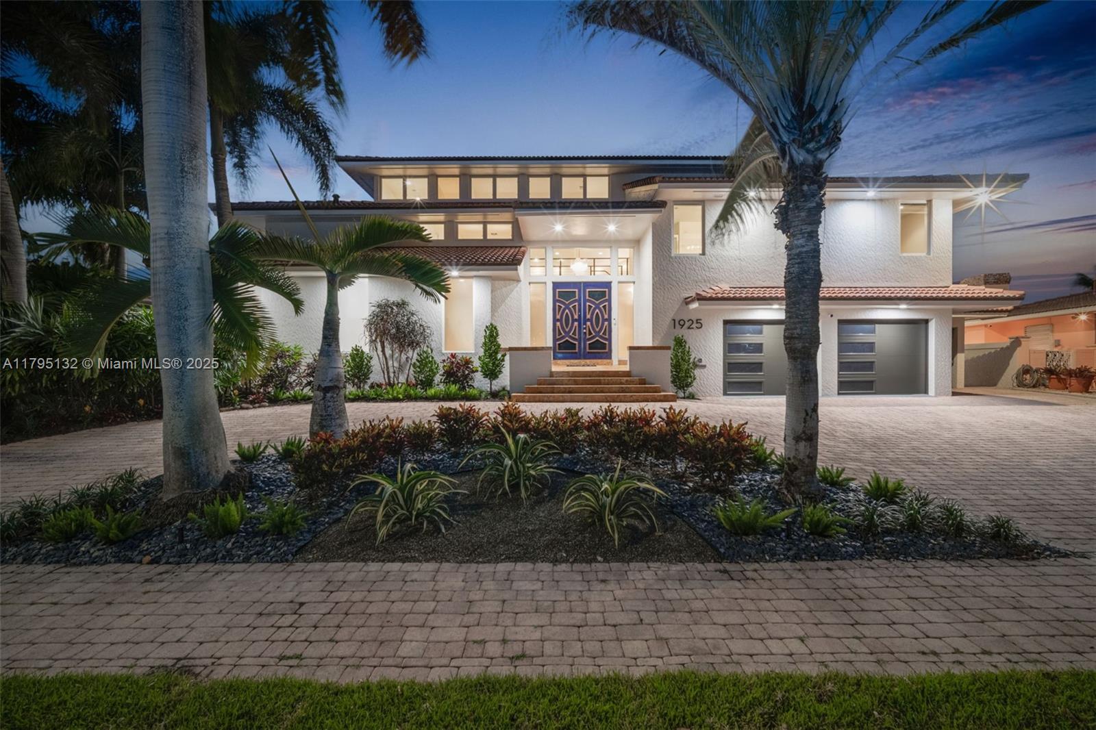 1925 Harbourview Dr