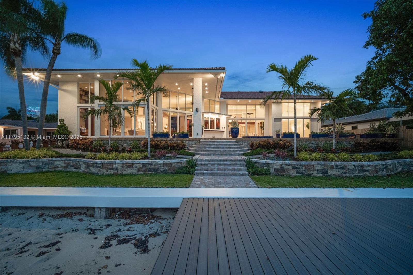 1925 Harbourview Dr