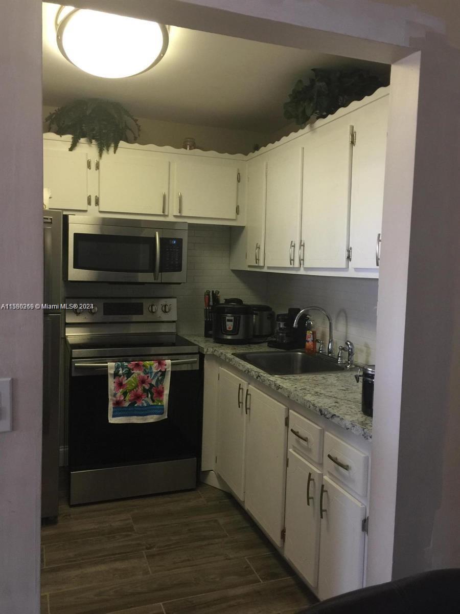 Rental Property at 218 Windsor J 218, West Palm Beach, Palm Beach County, Florida - Bedrooms: 1 
Bathrooms: 1  - $1,100 MO.