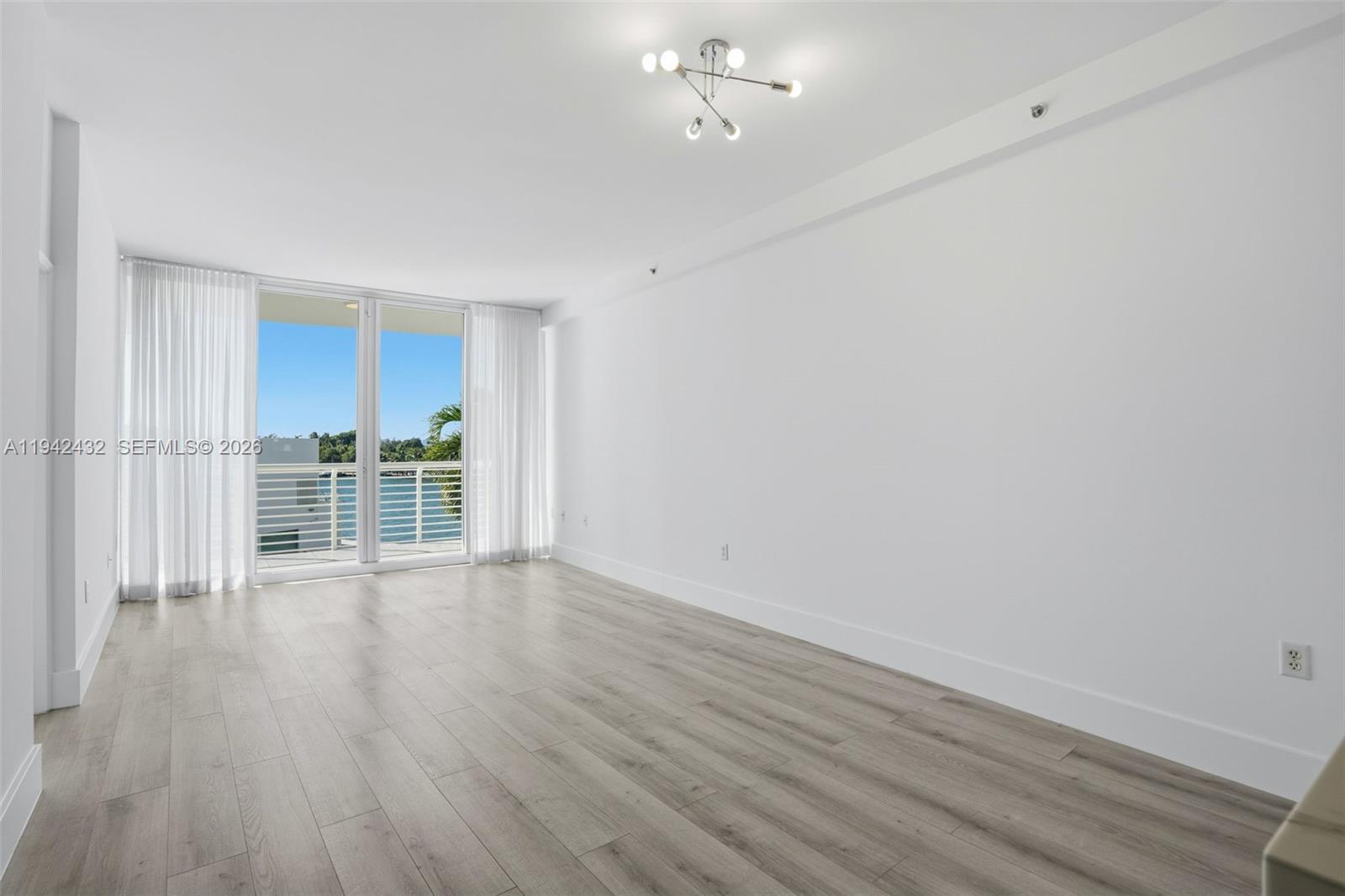 6580 Indian Creek Dr 304