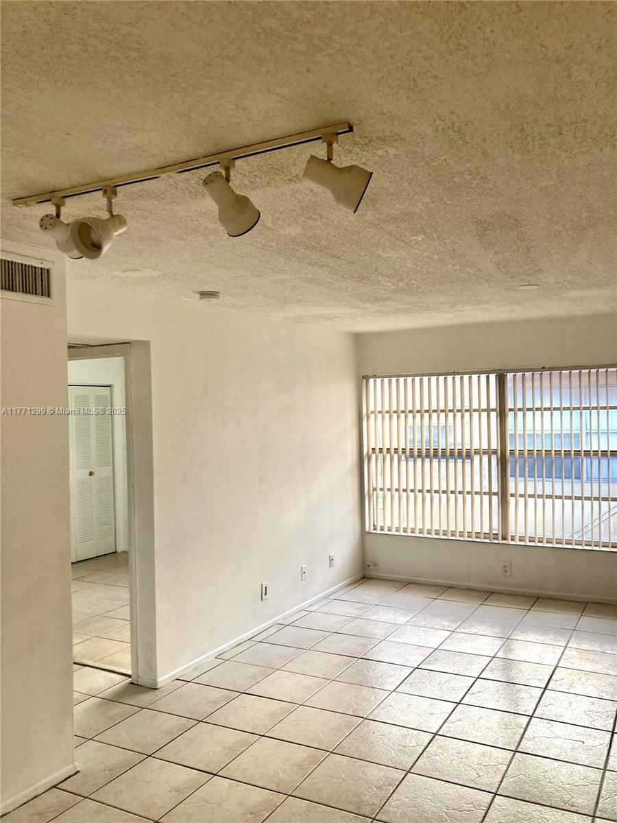 ORANGE TREE OF CORAL SPRI - Residential