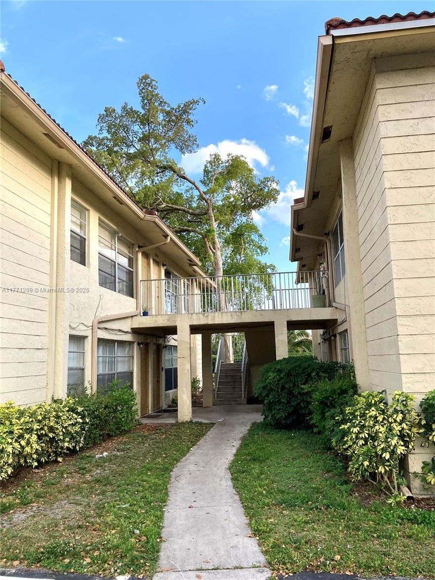 Bright and private corner unit on the second floor, offering abundant natural light and added privacy. This 2-bedroom, 2-bath condo features an in-unit washer and dryer.
Located in a well-maintained building with low HOA fees and free amenities. Excellent location near shopping, dining, and with convenient access to major roads.
A turnkey opportunity .