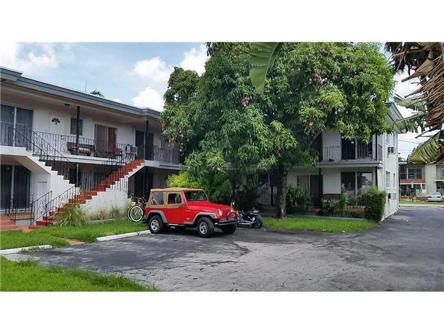 This is an awesome place to live in. Cozy, practical 1BR/1BA unit.