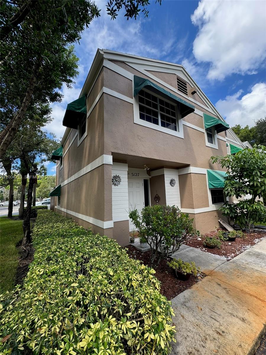 FLAMINGO GARDENS PHASE FO - Residential