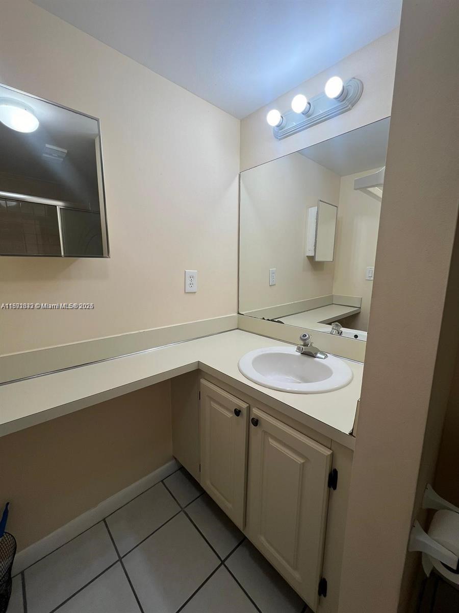 TARA GARDENS 1 CONDO - Residential Lease