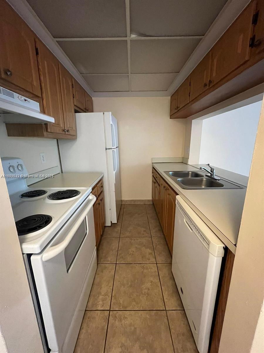 TARA GARDENS 1 CONDO - Residential Lease