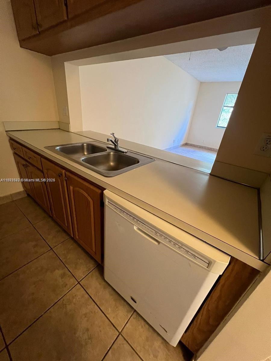 TARA GARDENS 1 CONDO - Residential Lease