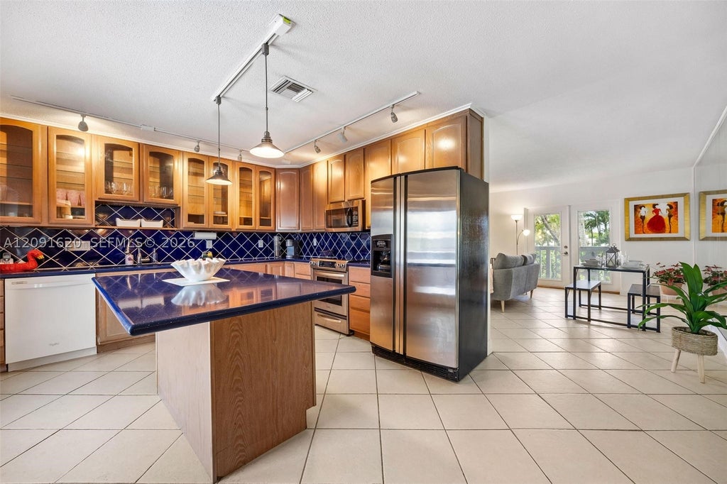 Photo of 400 SE 31st St #8, Fort Lauderdale, FL 33316 (MLS # A12091620)